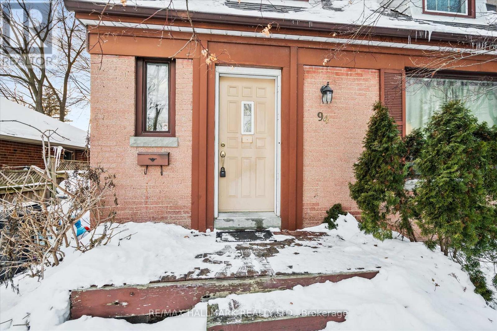 94 Ballacaine Drive, Toronto, Ontario  M8Y 4B8 - Photo 6 - W12759040