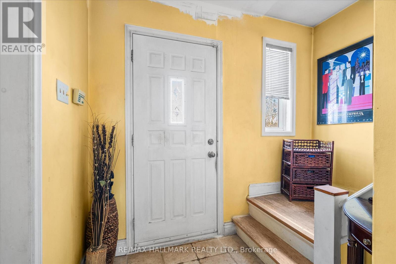 94 Ballacaine Drive, Toronto, Ontario  M8Y 4B8 - Photo 7 - W12759040