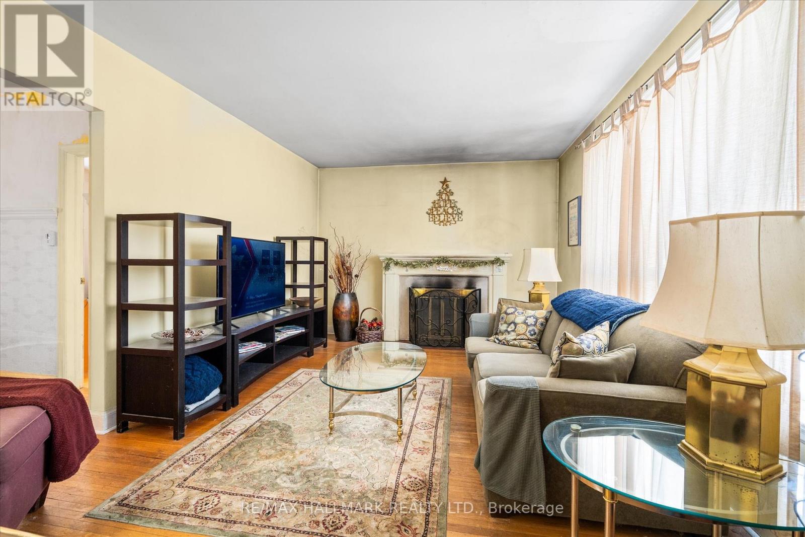 94 Ballacaine Drive, Toronto, Ontario  M8Y 4B8 - Photo 8 - W12759040