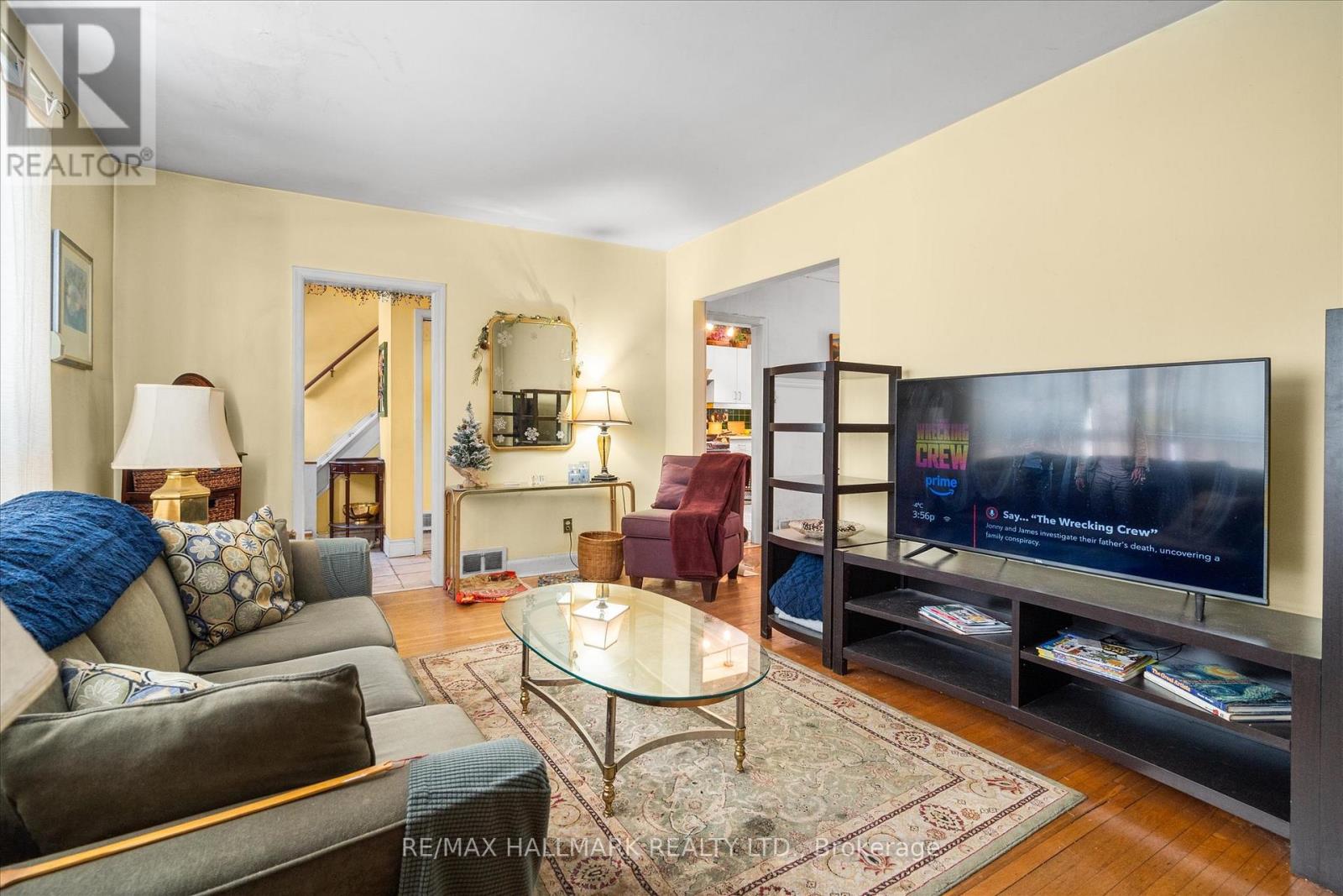 94 Ballacaine Drive, Toronto, Ontario  M8Y 4B8 - Photo 9 - W12759040