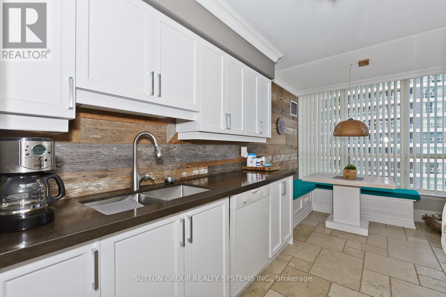 1611 - 55 Elm Drive W, Mississauga, Ontario  L5B 3Z3 - Photo 11 - W12759058