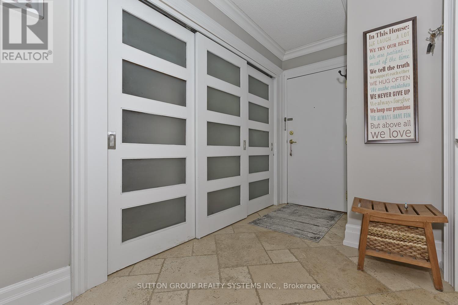 1611 - 55 Elm Drive W, Mississauga, Ontario  L5B 3Z3 - Photo 3 - W12759058