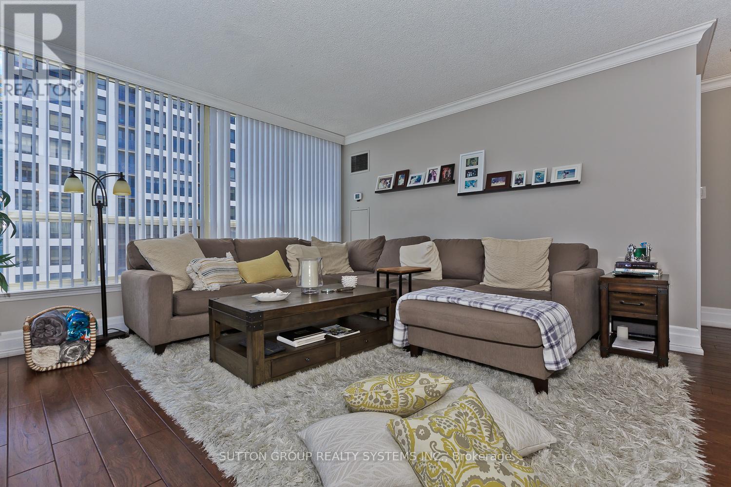 1611 - 55 Elm Drive W, Mississauga, Ontario  L5B 3Z3 - Photo 5 - W12759058