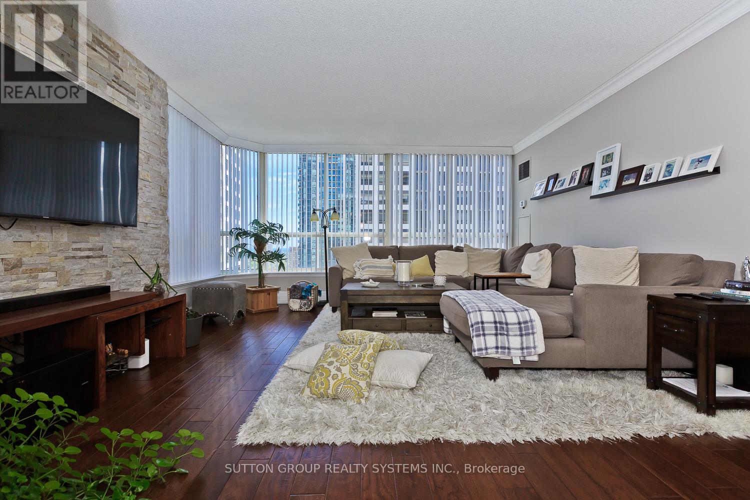 1611 - 55 Elm Drive W, Mississauga, Ontario  L5B 3Z3 - Photo 6 - W12759058