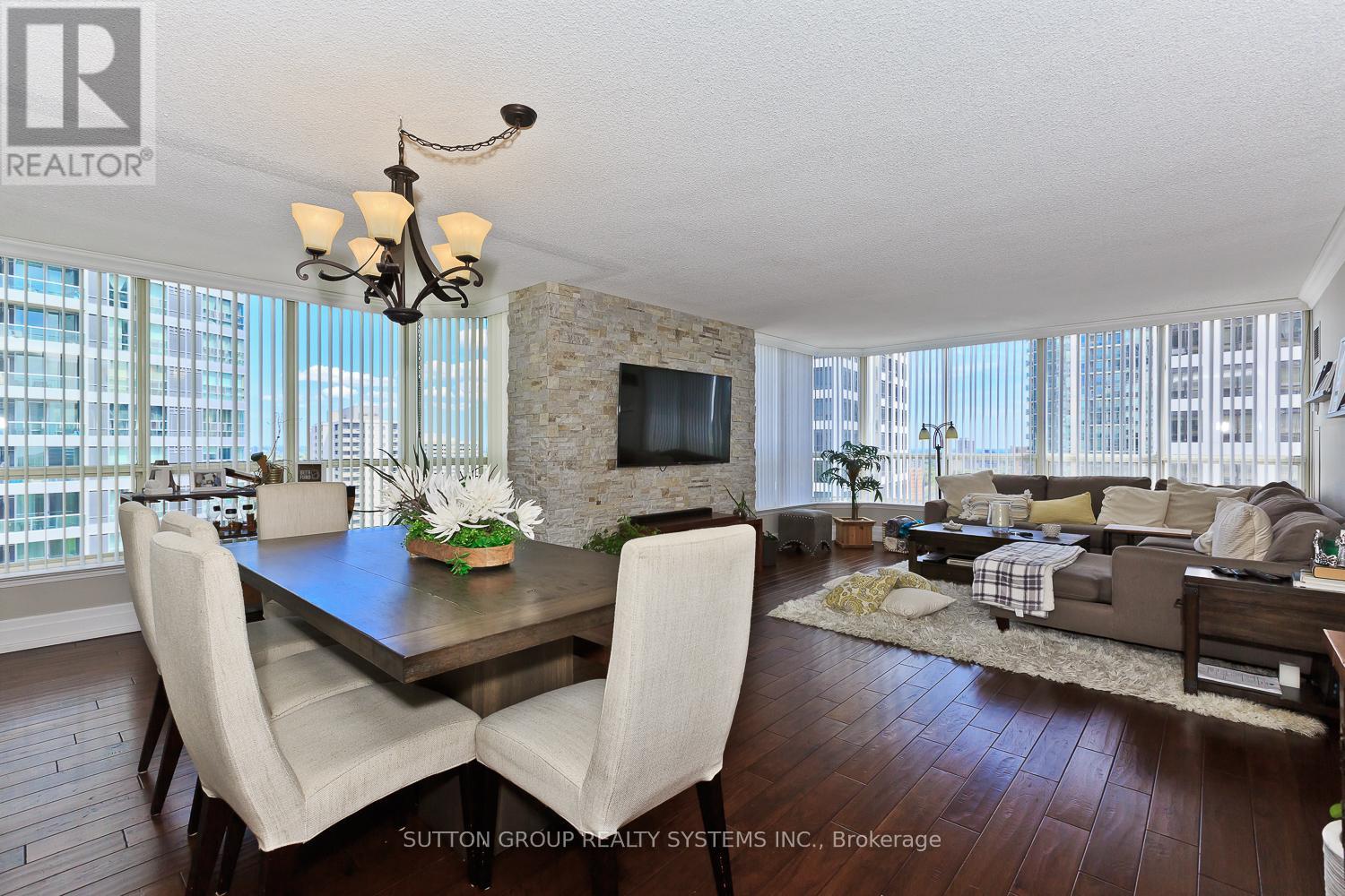 1611 - 55 Elm Drive W, Mississauga, Ontario  L5B 3Z3 - Photo 7 - W12759058