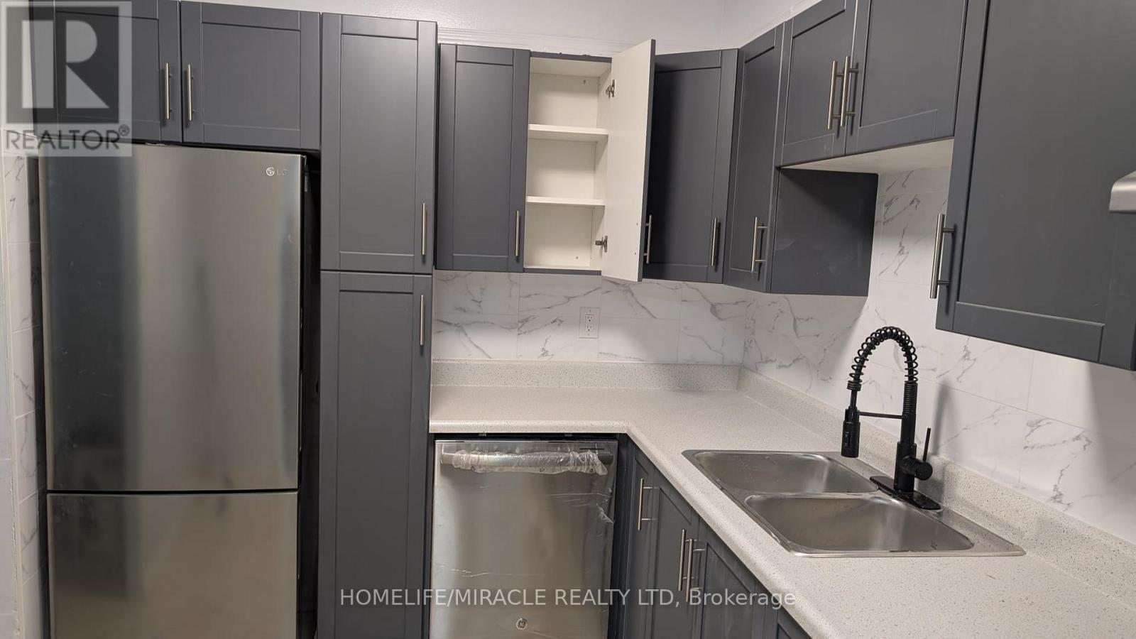 1607 - 3390 Weston Road, Toronto, Ontario  M9M 2X3 - Photo 3 - W12759136