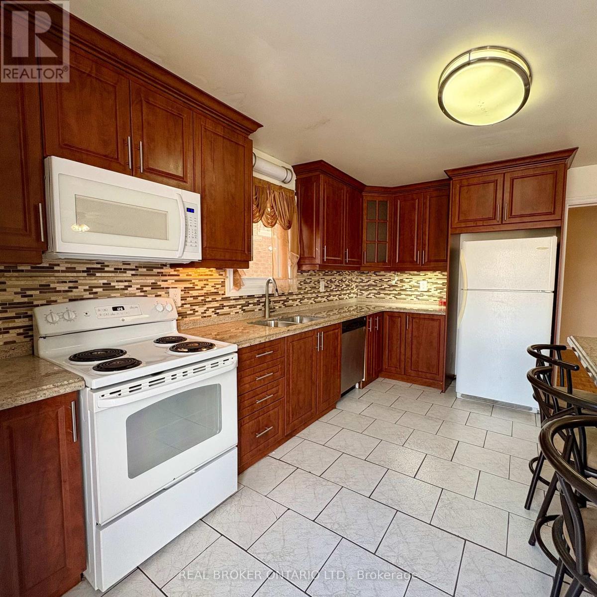 63 Acadian Heights, Brampton, Ontario  L6Y 4H3 - Photo 14 - W12759182