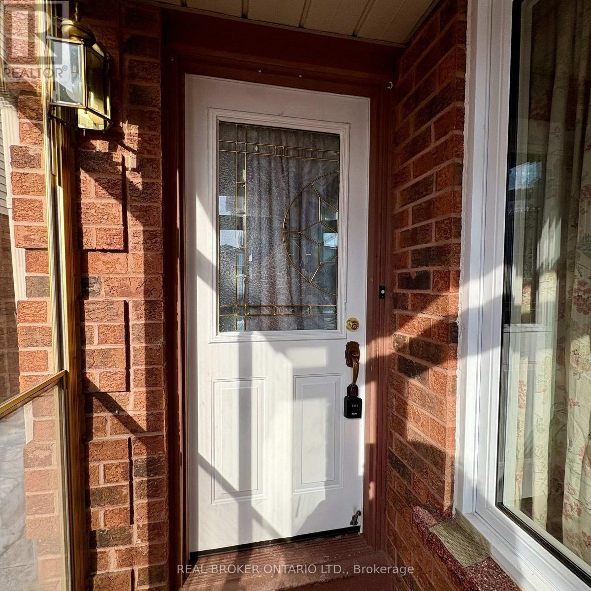 63 Acadian Heights, Brampton, Ontario  L6Y 4H3 - Photo 4 - W12759182