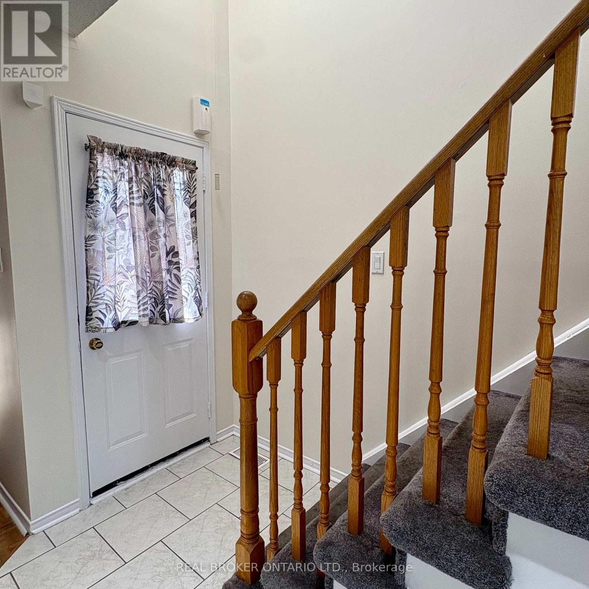 63 Acadian Heights, Brampton, Ontario  L6Y 4H3 - Photo 5 - W12759182