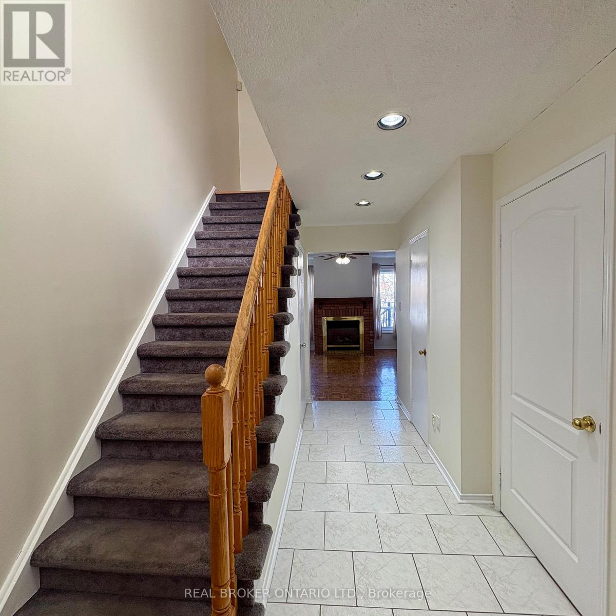 63 Acadian Heights, Brampton, Ontario  L6Y 4H3 - Photo 8 - W12759182