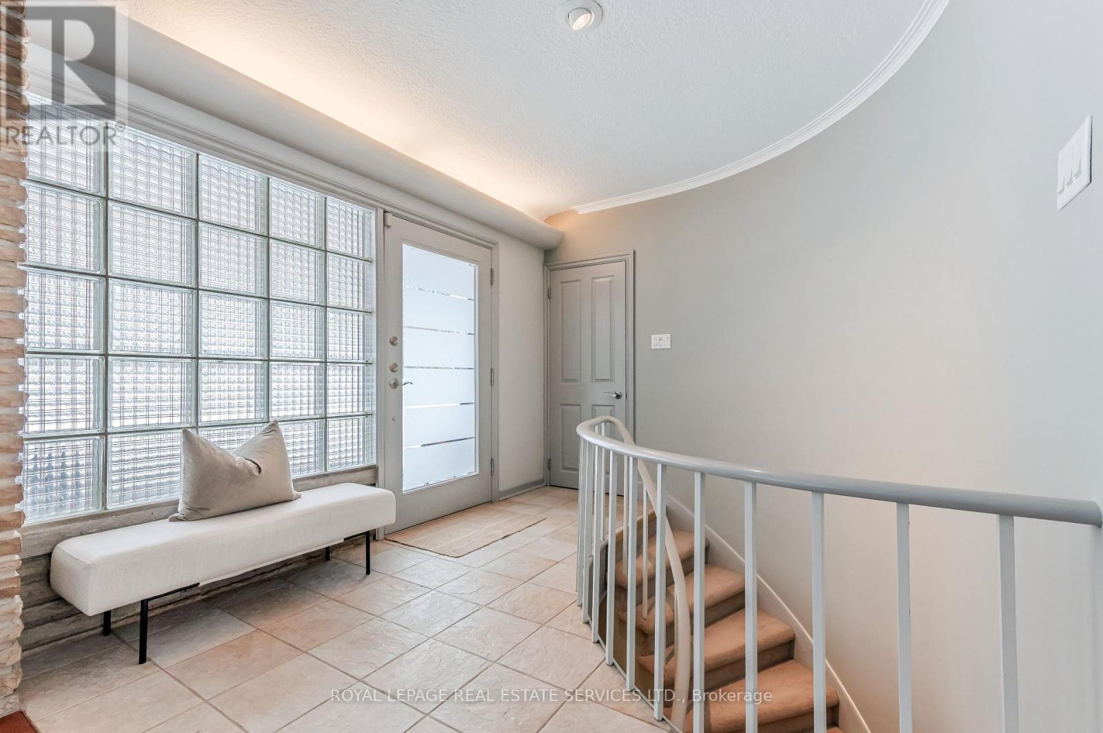 6 Ashley Park Road, Toronto, Ontario  M9A 4E1 - Photo 5 - W12759186