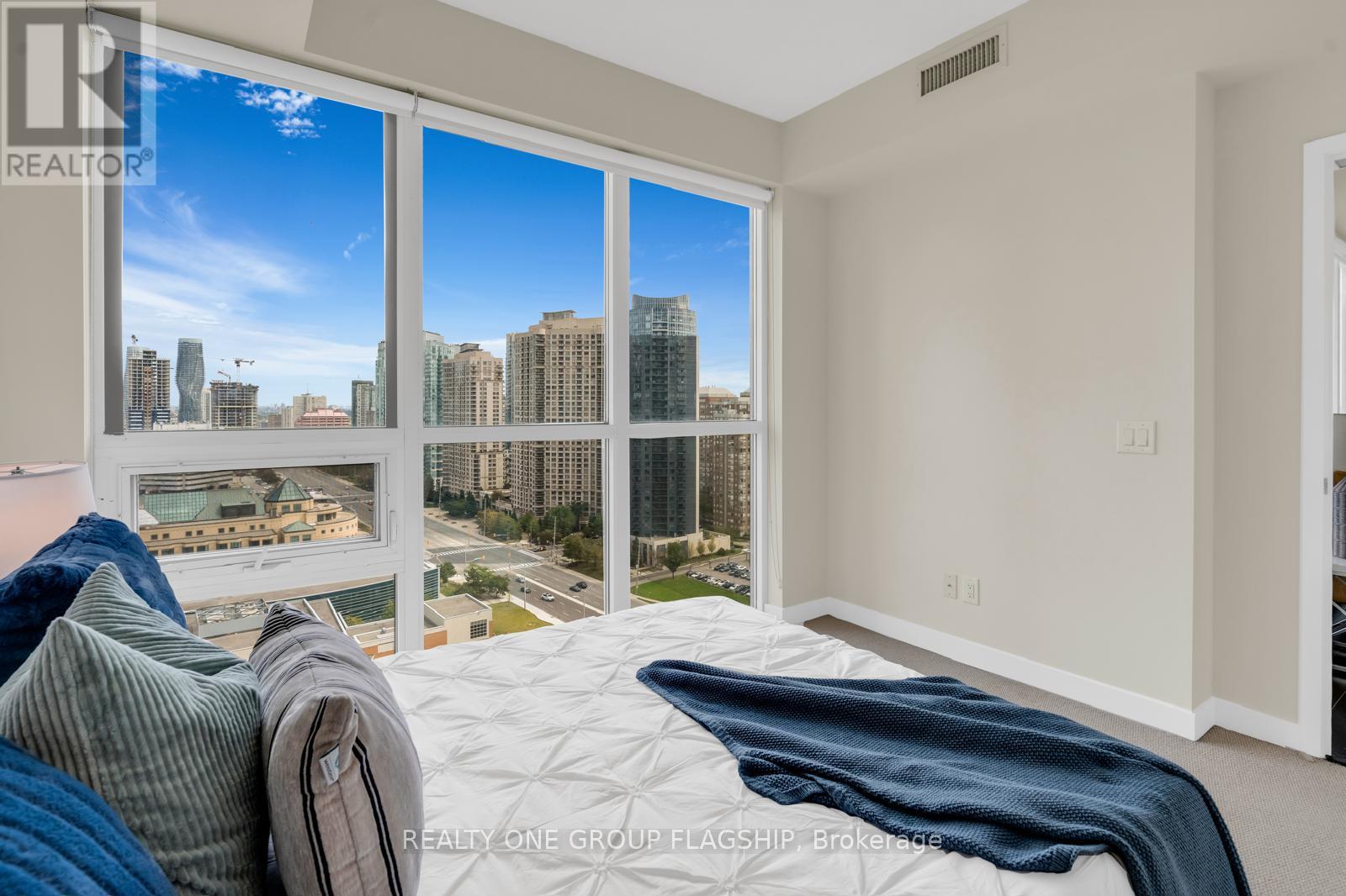 1909 - 510 Curran Place, Mississauga, Ontario  L5B 0J4 - Photo 10 - W12759250