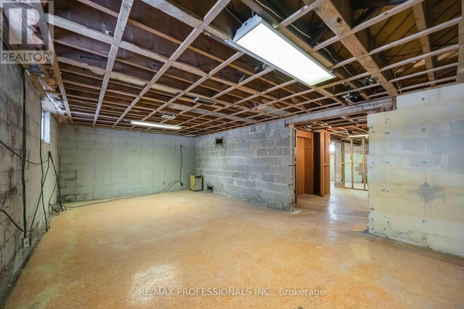 50 Old Oak Road, Toronto, Ontario  M9A 2V8 - Photo 13 - W12758004