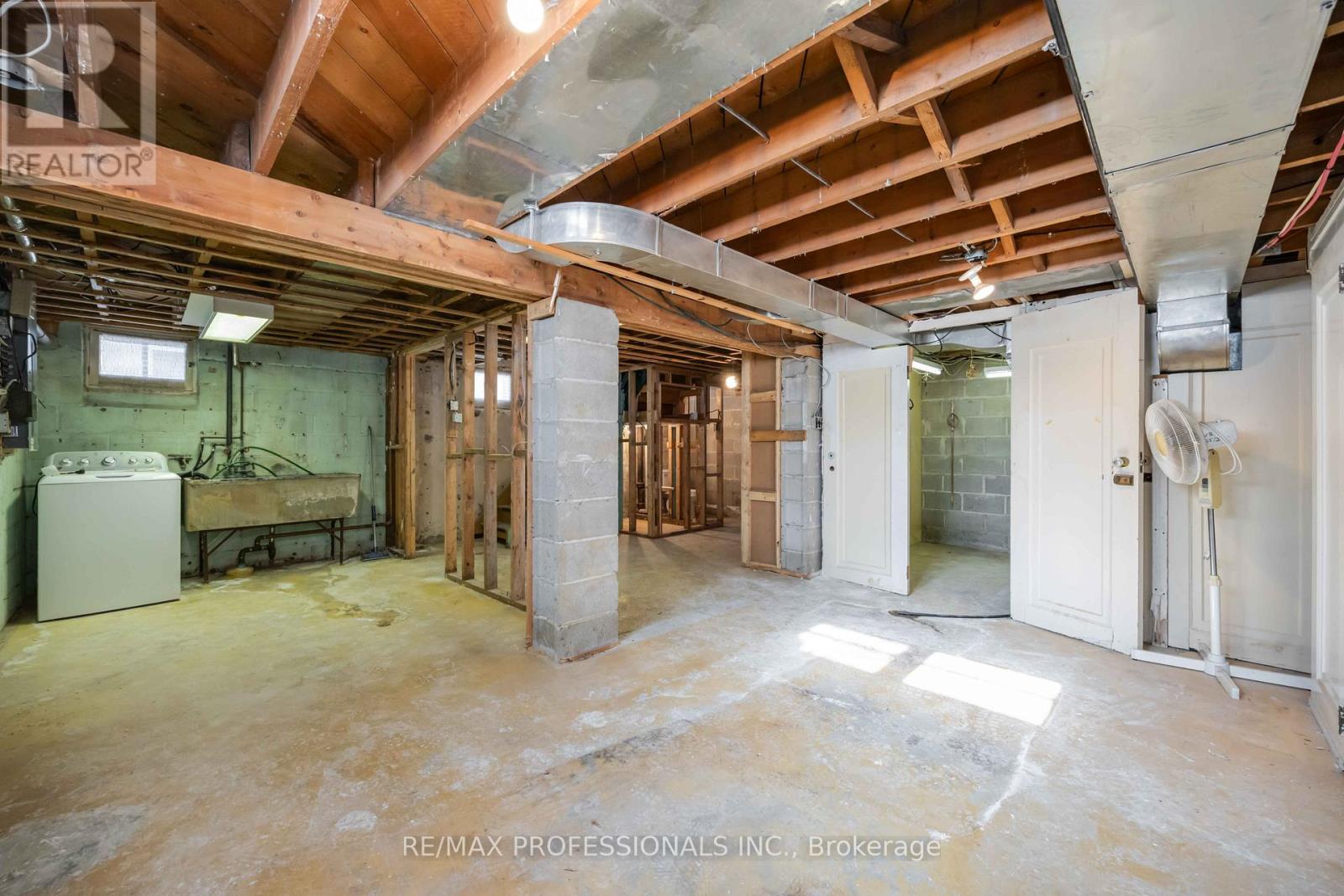 50 Old Oak Road, Toronto, Ontario  M9A 2V8 - Photo 12 - W12758004