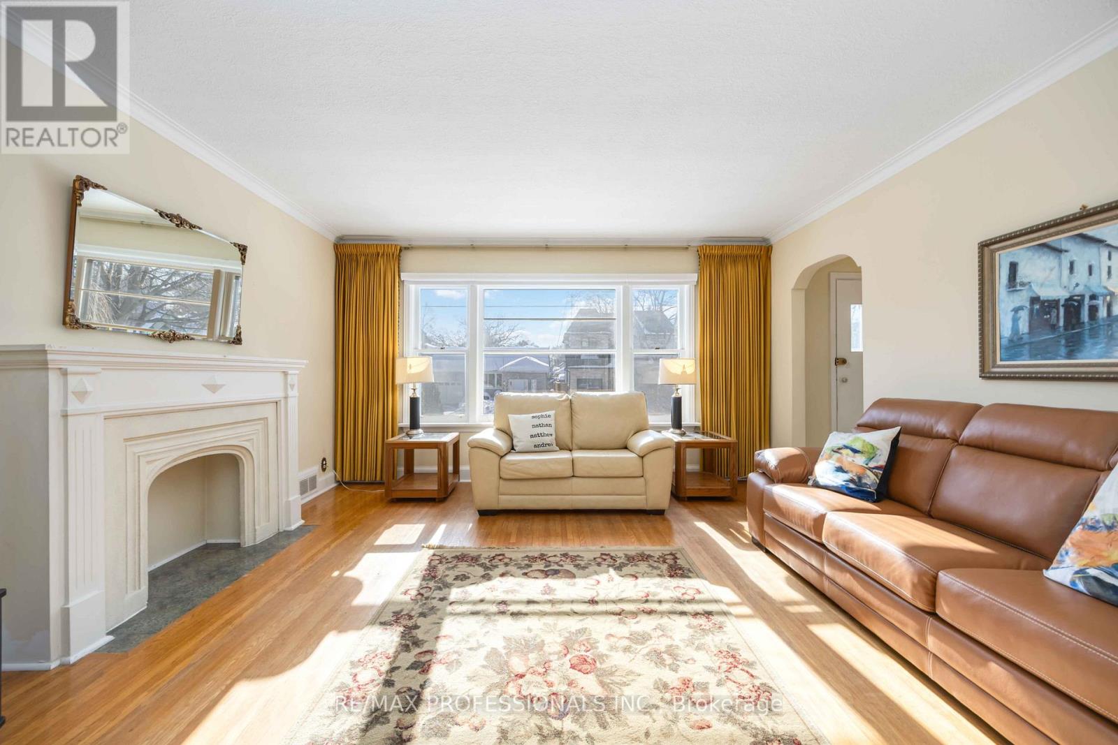 50 Old Oak Road, Toronto, Ontario  M9A 2V8 - Photo 3 - W12758004