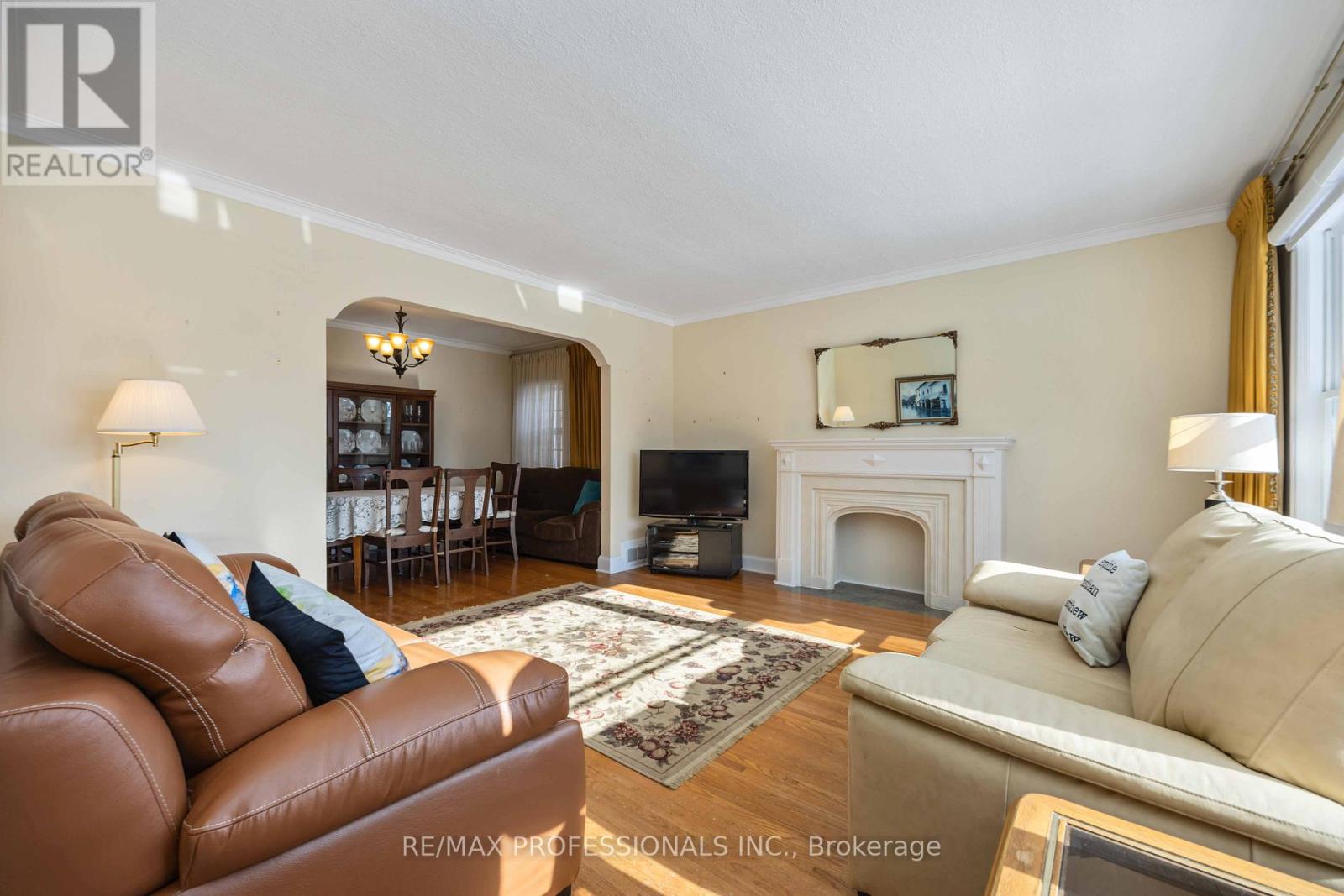50 Old Oak Road, Toronto, Ontario  M9A 2V8 - Photo 5 - W12758004