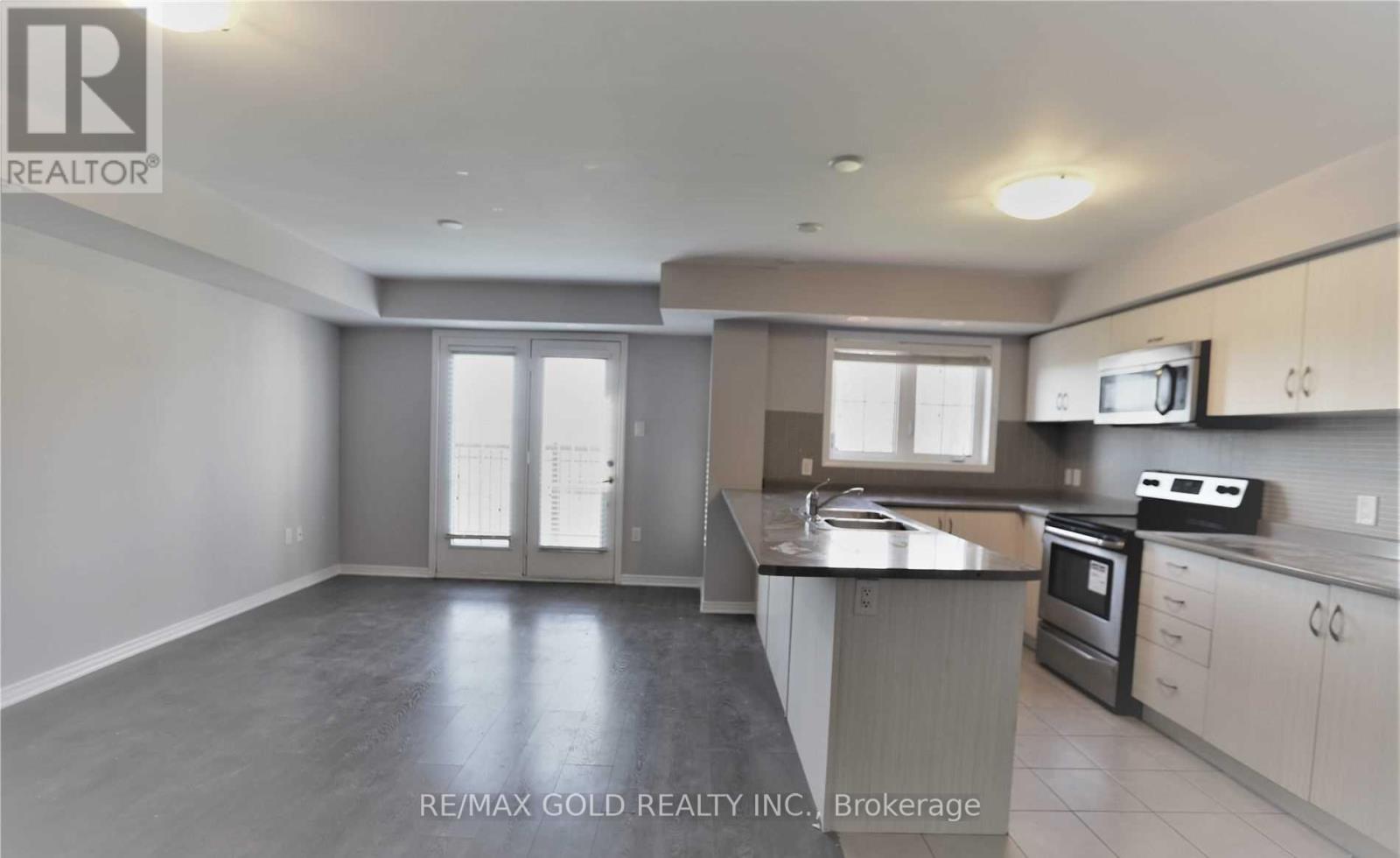 70 - 2441 Greenwich Drive, Oakville, Ontario  L6M 0S3 - Photo 6 - W12758142