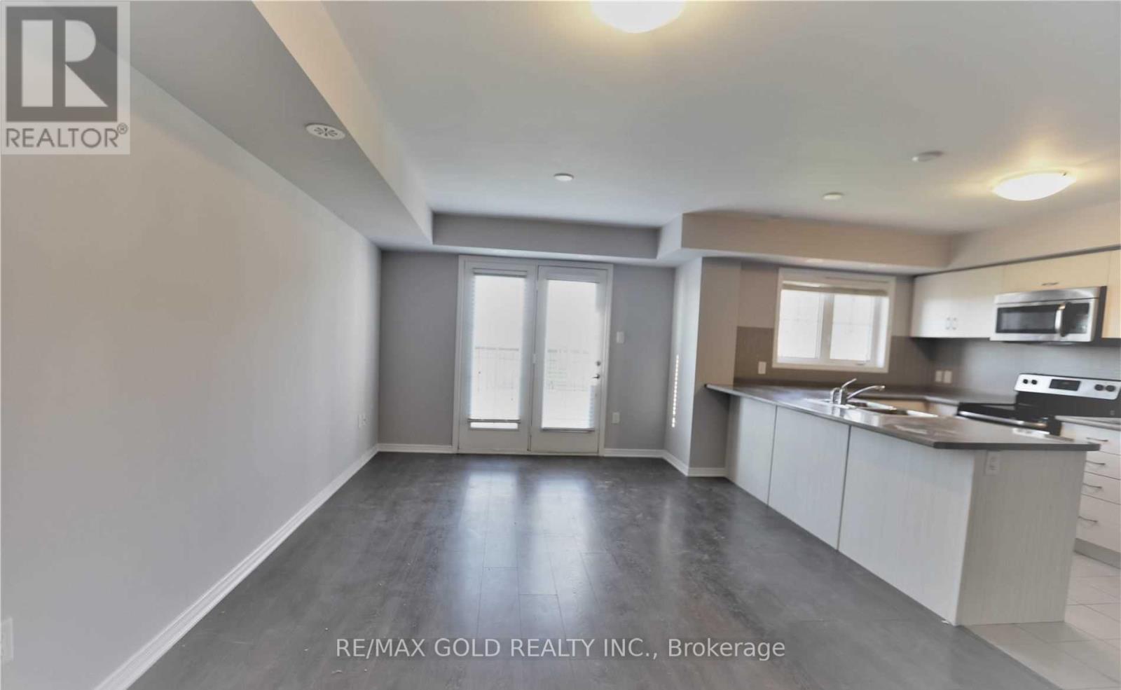 70 - 2441 Greenwich Drive, Oakville, Ontario  L6M 0S3 - Photo 4 - W12758142