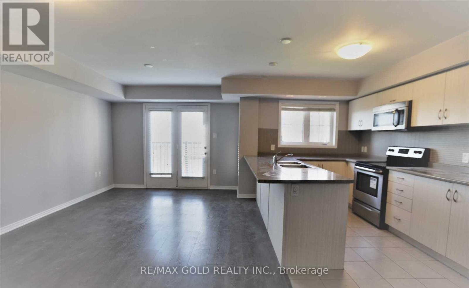 70 - 2441 Greenwich Drive, Oakville, Ontario  L6M 0S3 - Photo 5 - W12758142