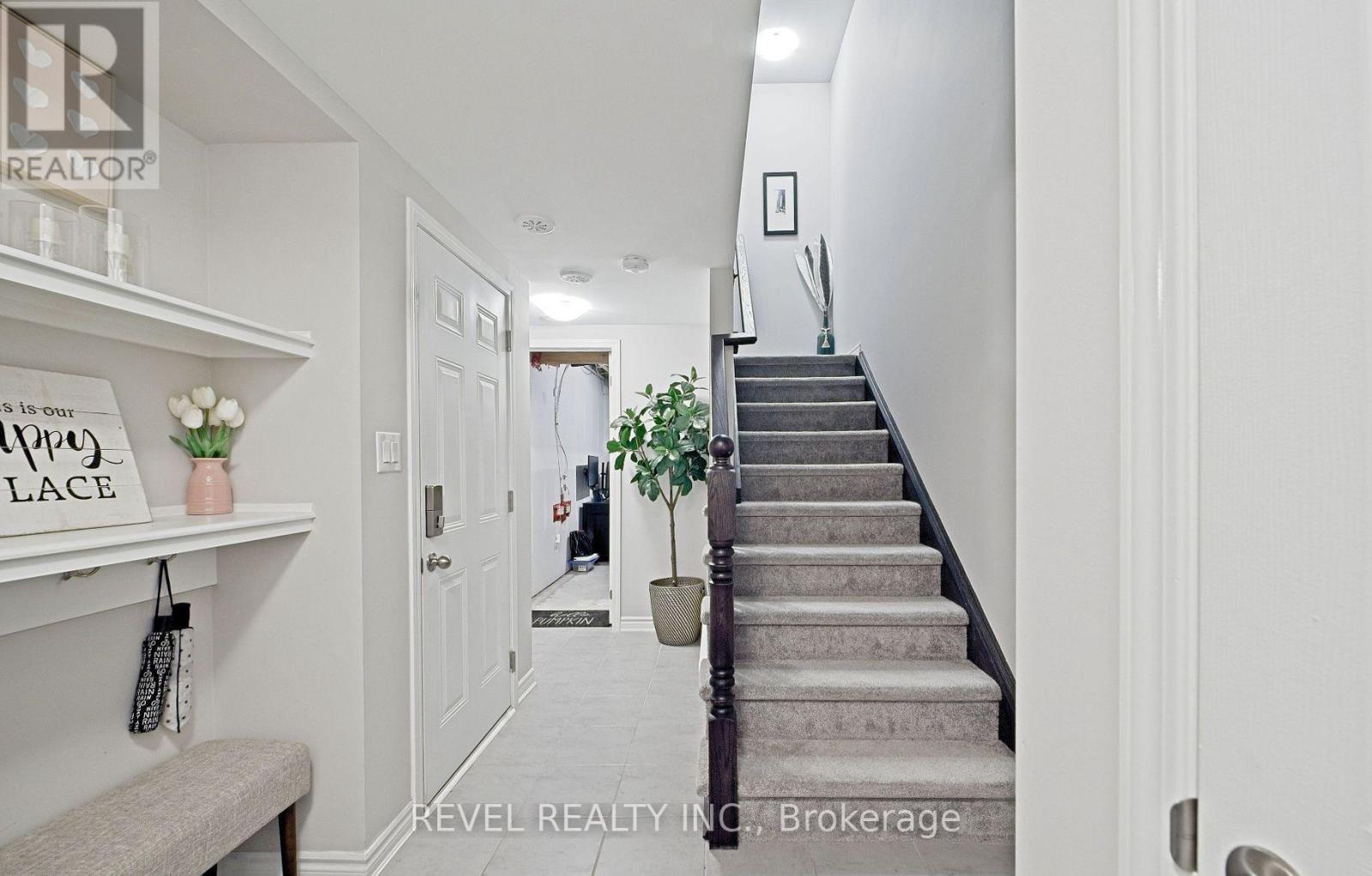 468 Bellflower Court, Milton, Ontario  L9E 1W4 - Photo 3 - W12758594