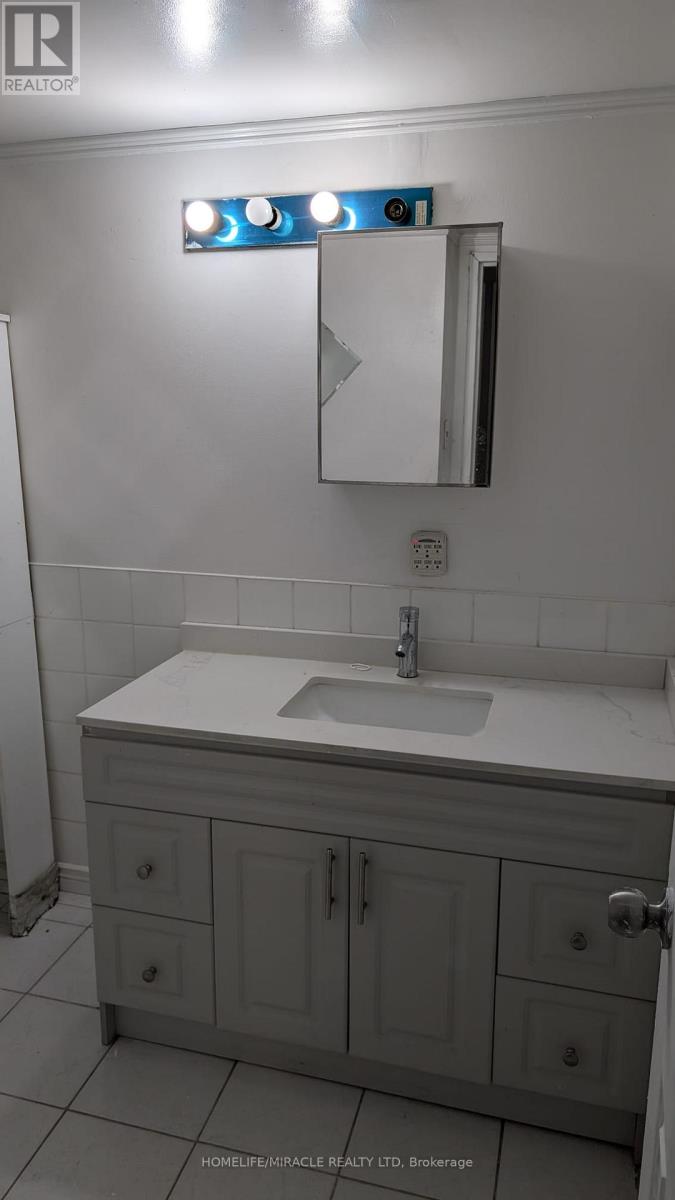 1607 - 3390 Weston Road, Toronto, Ontario  M9M 2X3 - Photo 5 - W12759136