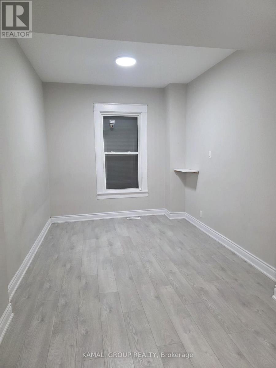 Main - 4554 Third Avenue, Niagara Falls, Ontario  L2E 4L2 - Photo 10 - X12748972