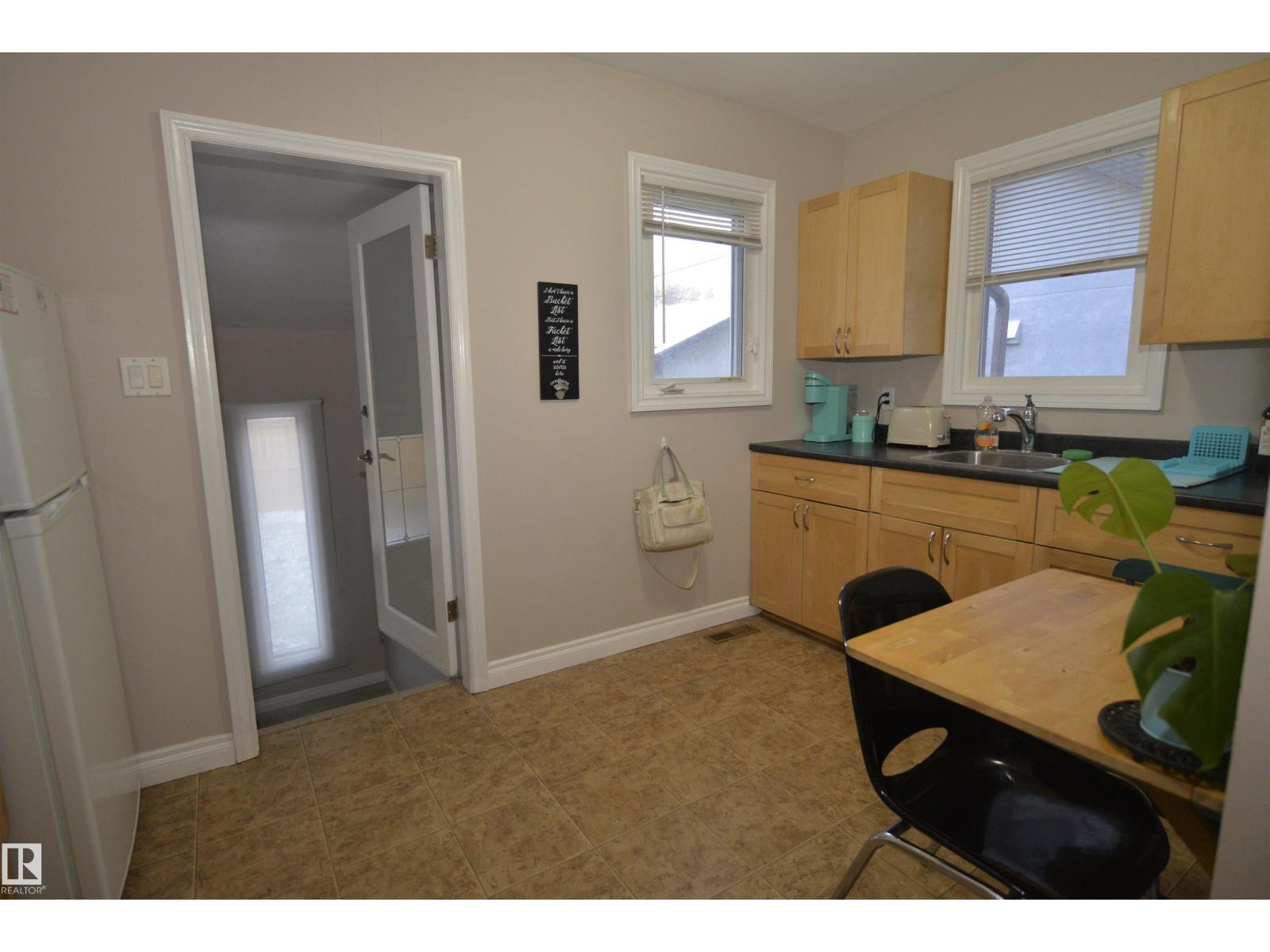 9239 92 St Nw, Edmonton, Alberta  T6C 3R4 - Photo 17 - E4466236