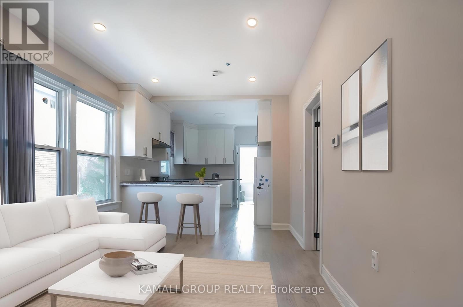 Main - 4554 Third Avenue, Niagara Falls, Ontario  L2E 4L2 - Photo 2 - X12748972