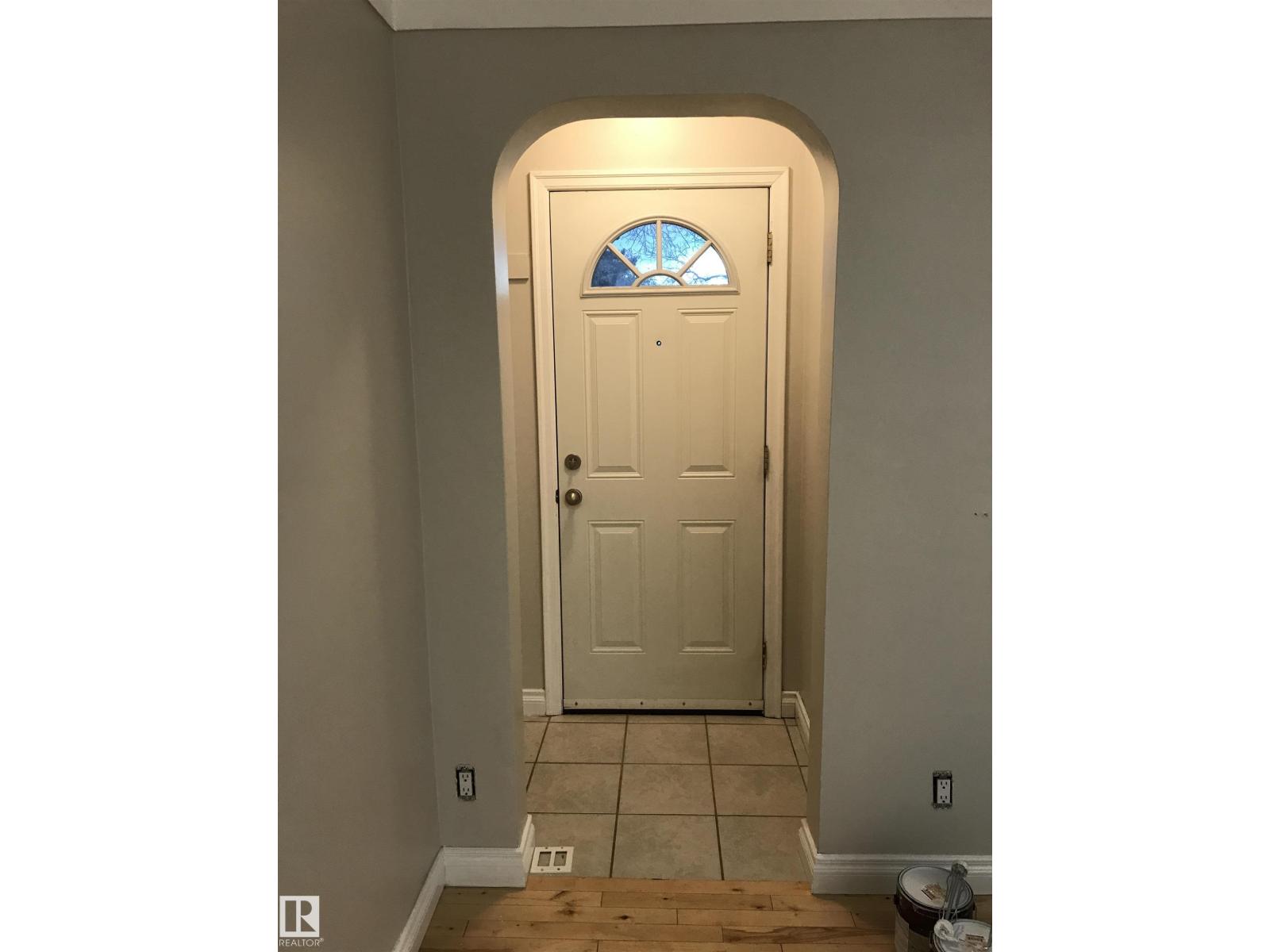 9239 92 St Nw, Edmonton, Alberta  T6C 3R4 - Photo 15 - E4466236