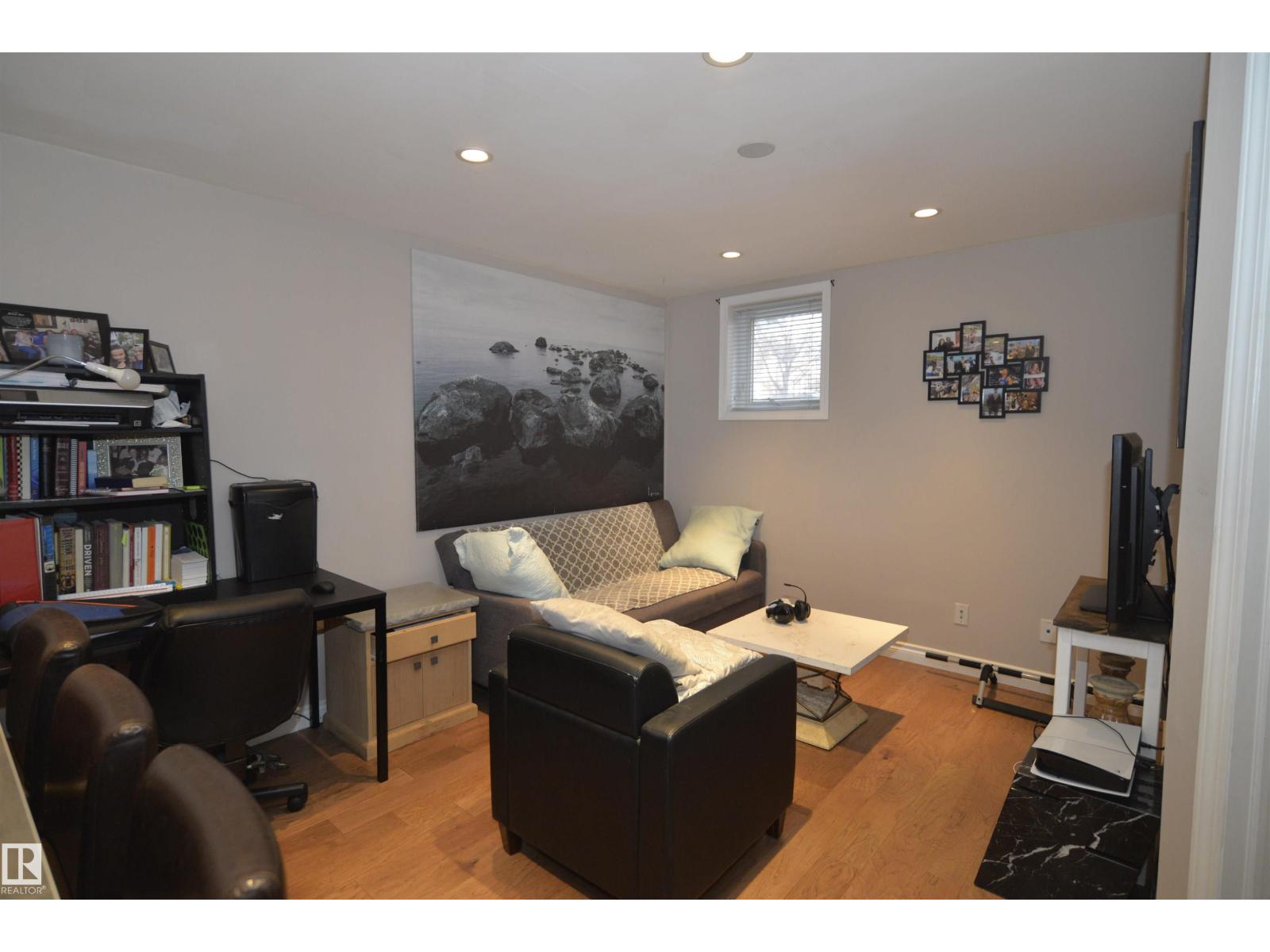 9239 92 St Nw, Edmonton, Alberta  T6C 3R4 - Photo 4 - E4466236