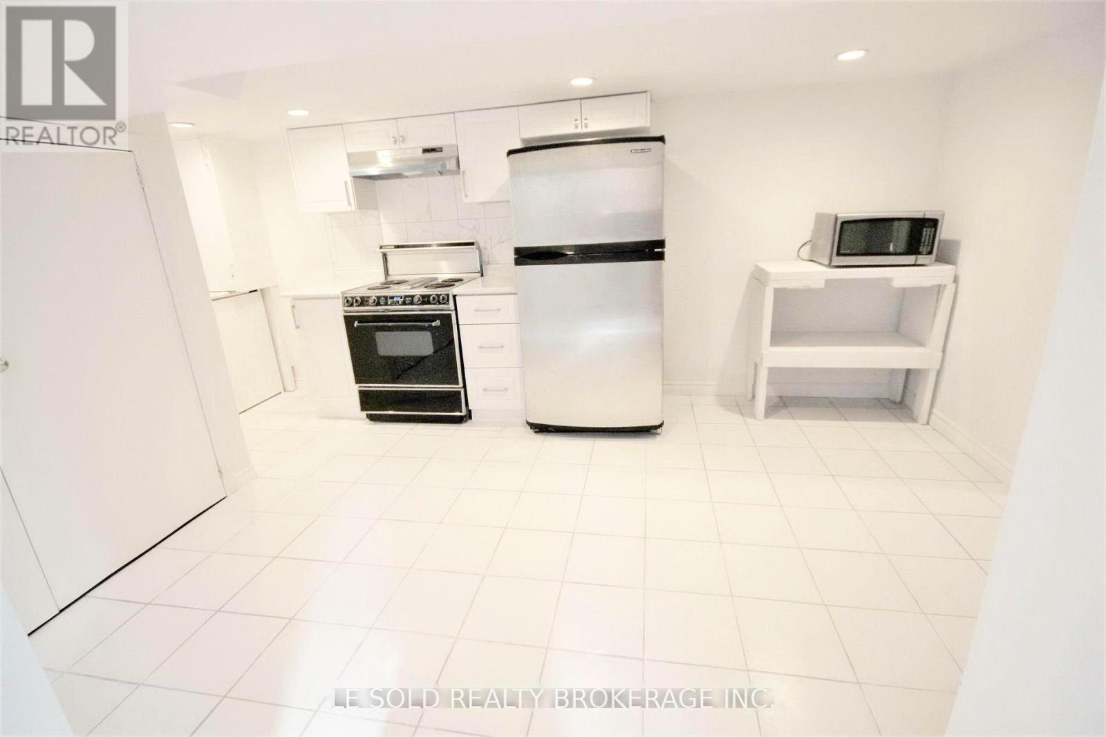 Bsmt - 112 Leland Street, Hamilton, Ontario  L8S 3A2 - Photo 4 - X12751838