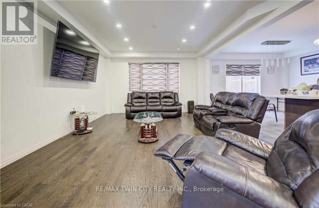 82 Castlebay Street, Kitchener, Ontario  N2R 1W6 - Photo 11 - X12759084