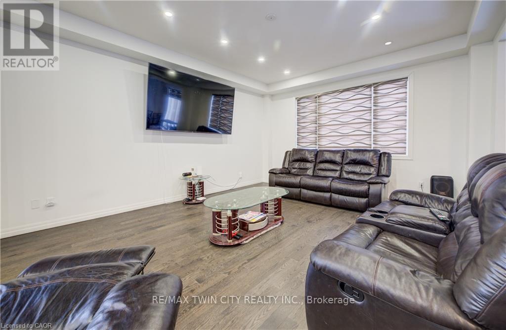 82 Castlebay Street, Kitchener, Ontario  N2R 1W6 - Photo 12 - X12759084