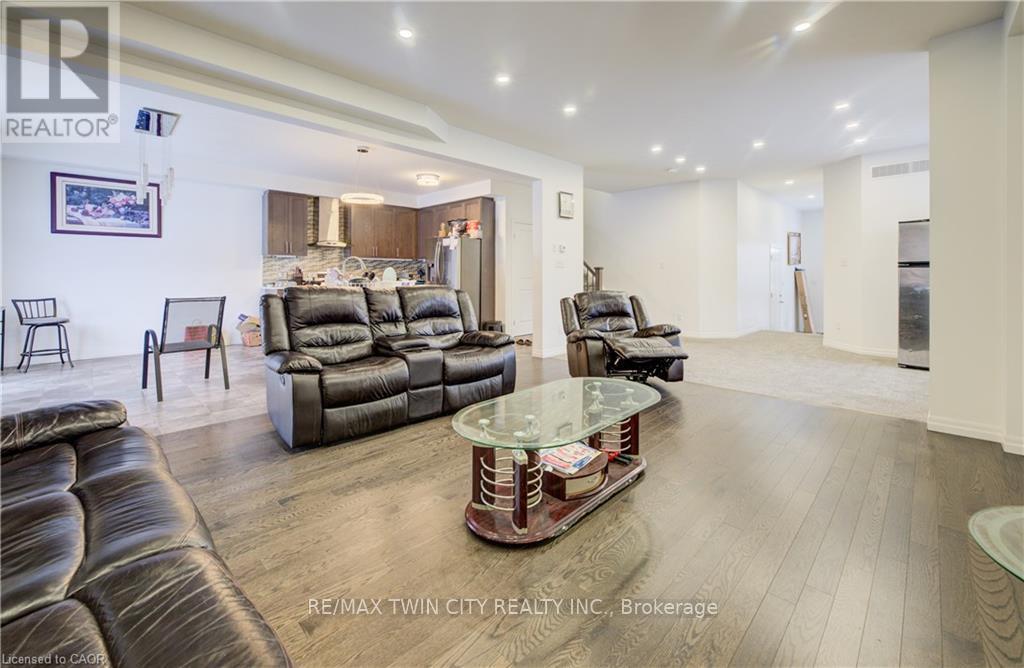 82 Castlebay Street, Kitchener, Ontario  N2R 1W6 - Photo 14 - X12759084