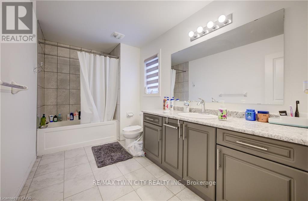 82 Castlebay Street, Kitchener, Ontario  N2R 1W6 - Photo 33 - X12759084