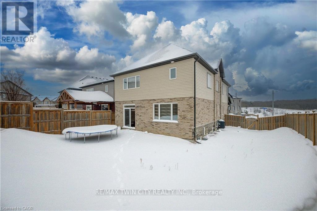 82 Castlebay Street, Kitchener, Ontario  N2R 1W6 - Photo 35 - X12759084