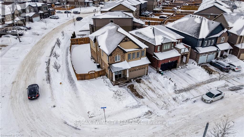 82 Castlebay Street, Kitchener, Ontario  N2R 1W6 - Photo 4 - X12759084