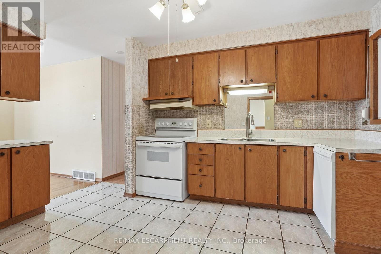 63 Marlowe Drive, Hamilton, Ontario  L9C 2H8 - Photo 11 - X12759162