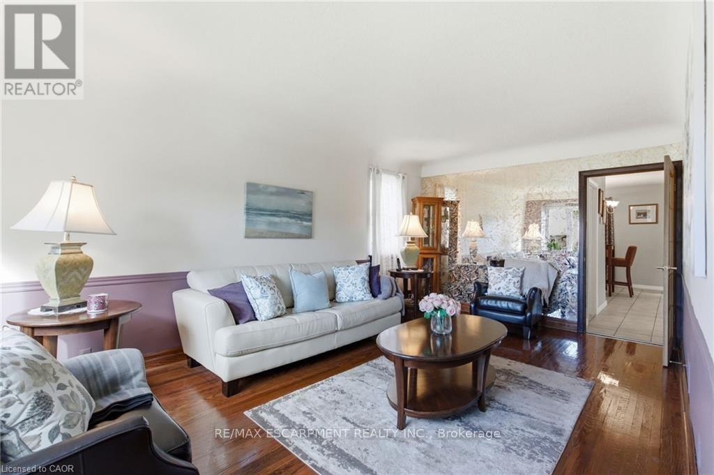 91 East 42nd Street, Hamilton, Ontario  L8T 3A2 - Photo 3 - X12759176