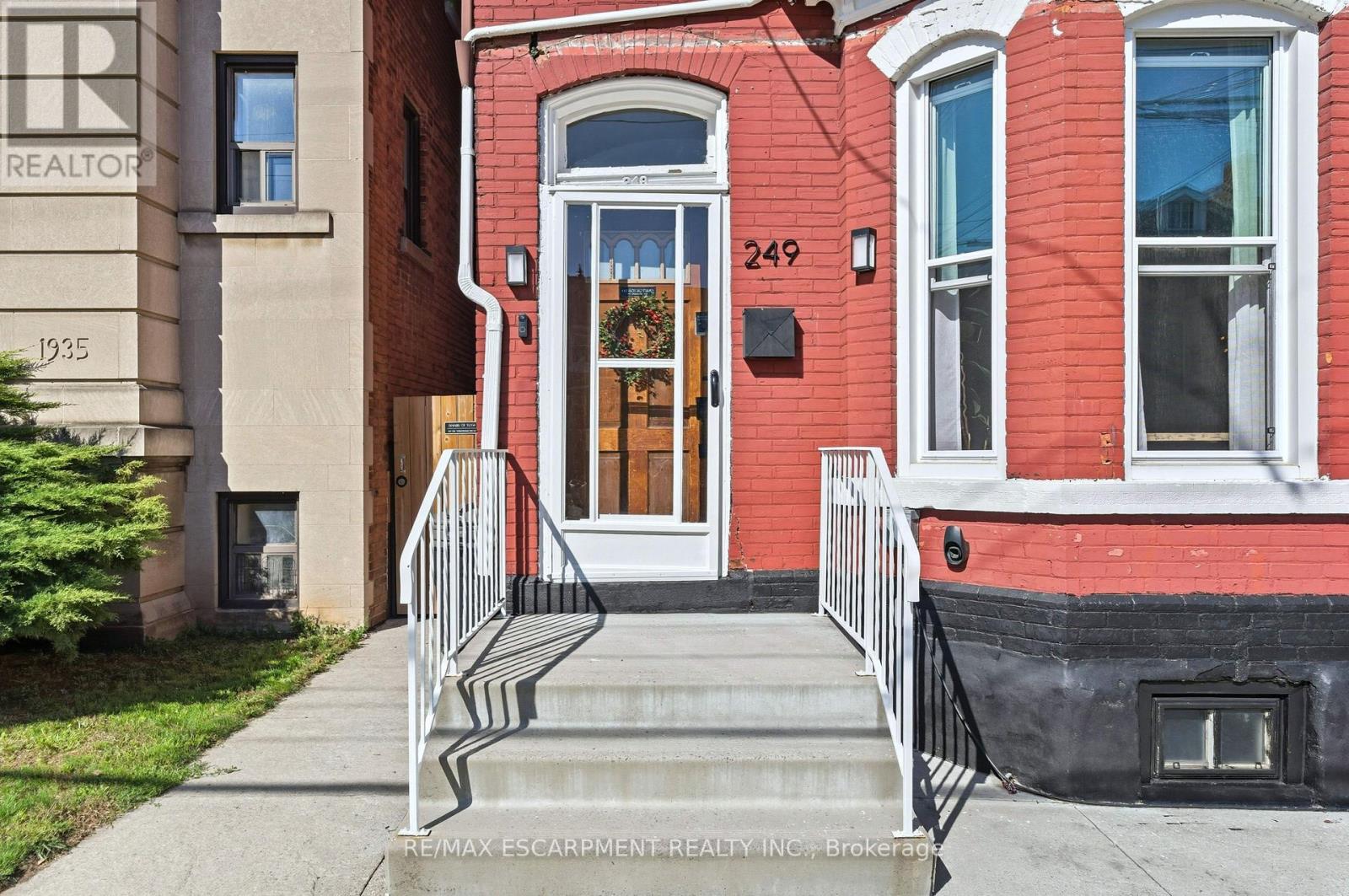 249 Bay Street N, Hamilton, Ontario  L8L 1M2 - Photo 2 - X12759242