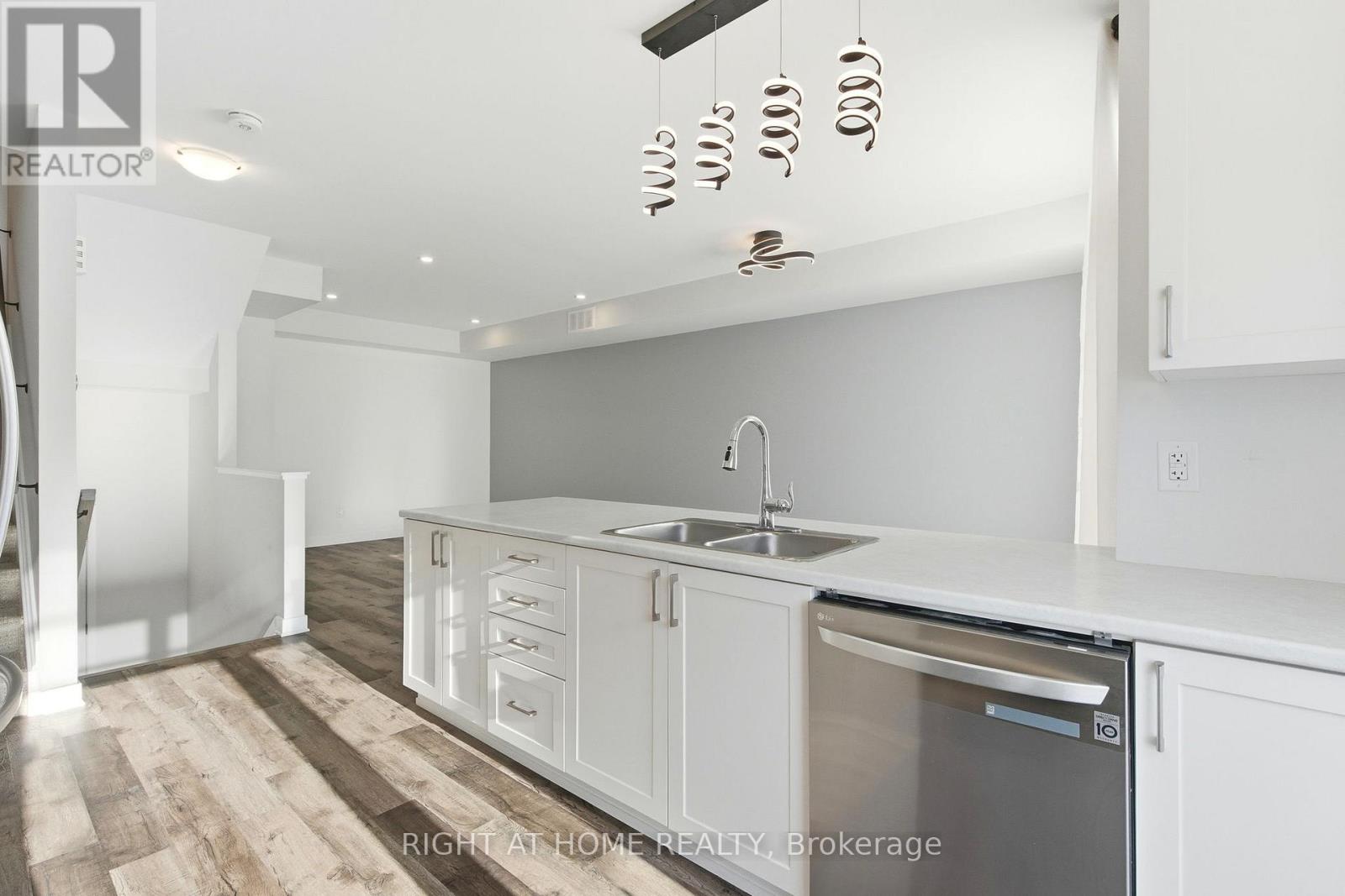 164 Visor Private, Ottawa, Ontario  K2V 0S6 - Photo 8 - X12756308