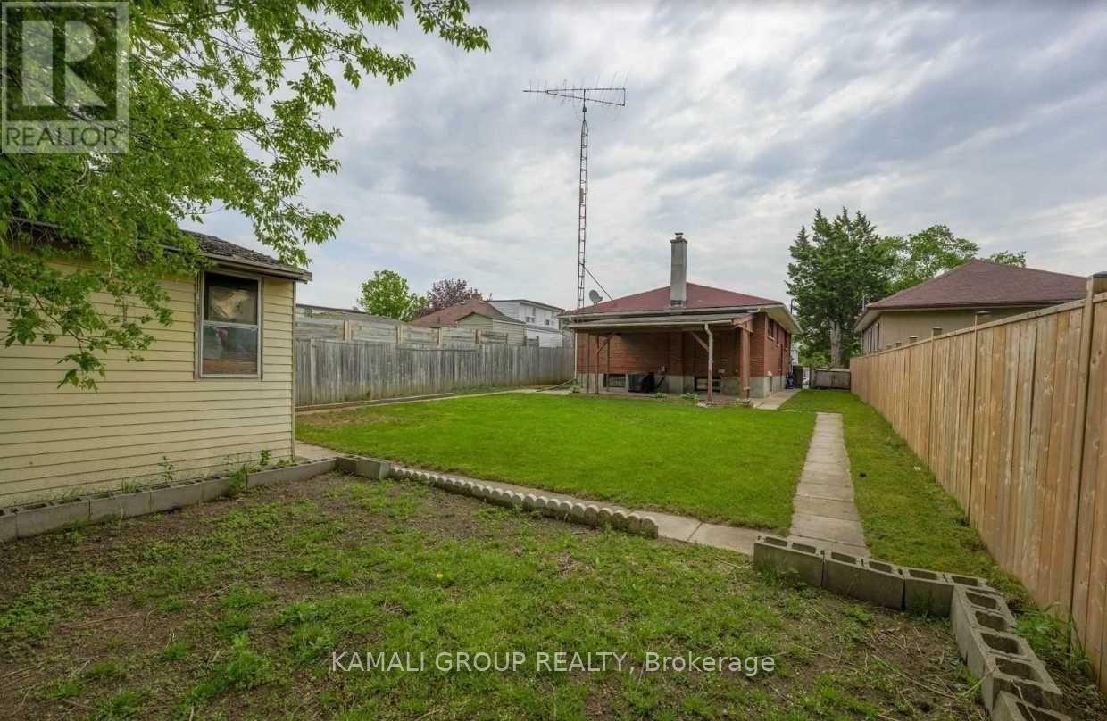 Bsmt - 68 Rosehill Boulevard, Oshawa, Ontario  L1J 5G7 - Photo 8 - E12679994