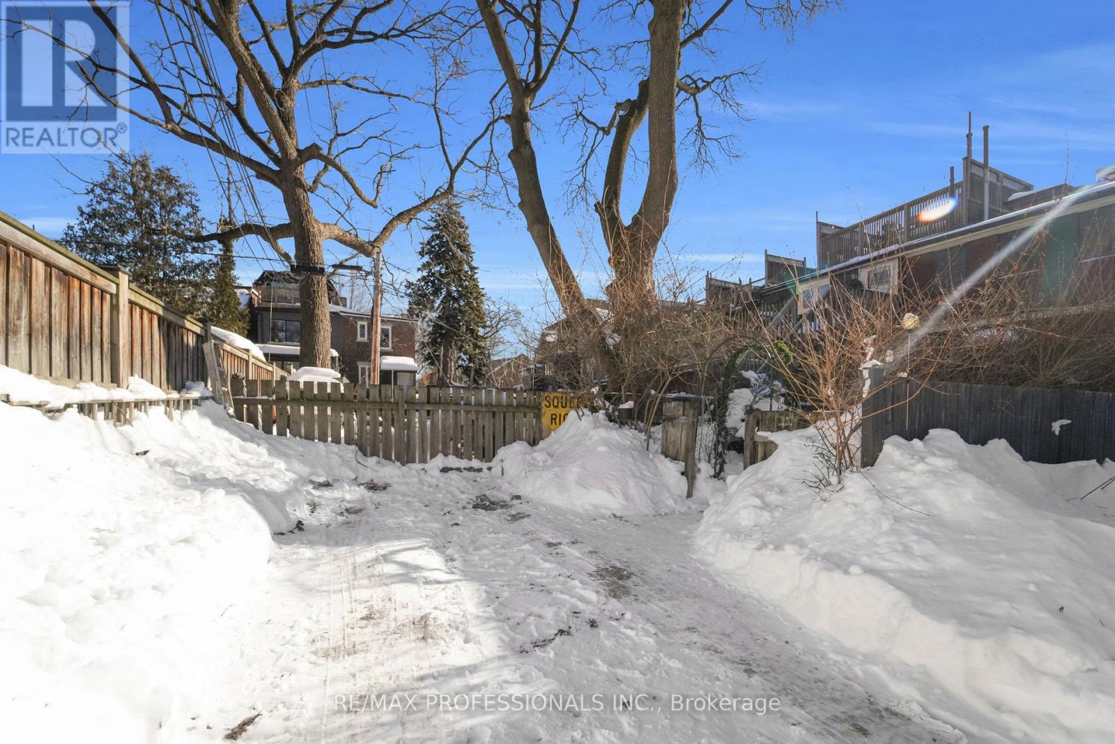 68 Dixon Avenue, Toronto, Ontario  M4L 1N6 - Photo 29 - E12754434