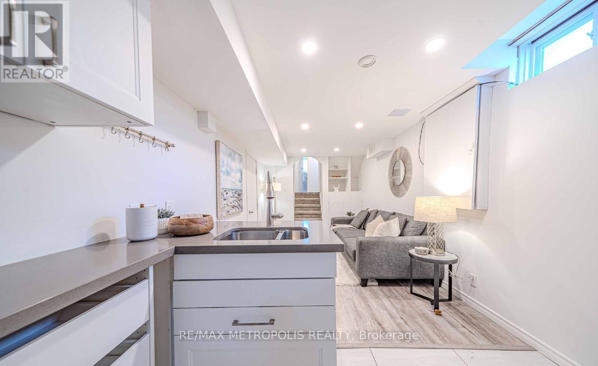 Lower - 378 Daytona Court, Oshawa, Ontario  L1K 1H9 - Photo 9 - E12757690