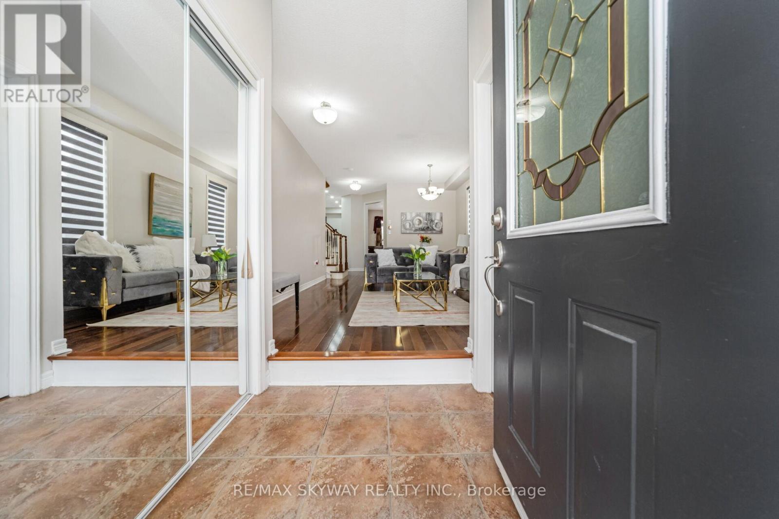 87 Ashdale Road, Brampton, Ontario  L6Y 5M9 - Photo 4 - W12758488