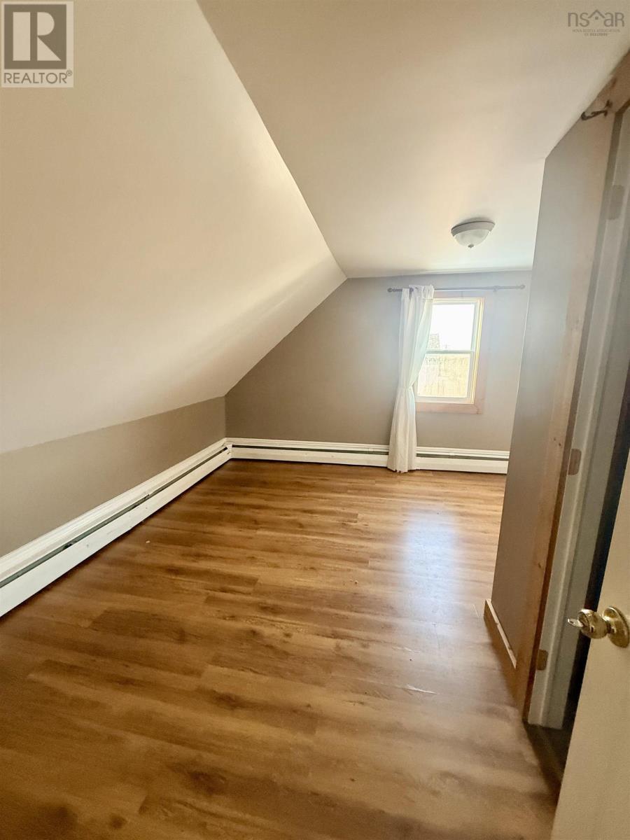 27 Starrs Road, Yarmouth, Nova Scotia  B5A 2S9 - Photo 11 - 202526654