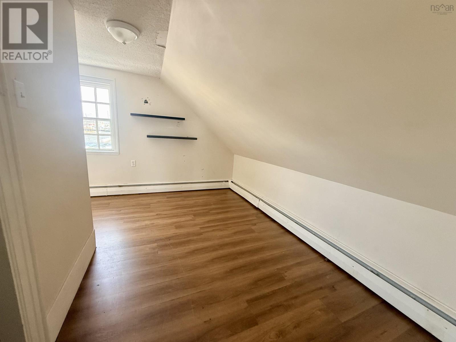 27 Starrs Road, Yarmouth, Nova Scotia  B5A 2S9 - Photo 8 - 202526654