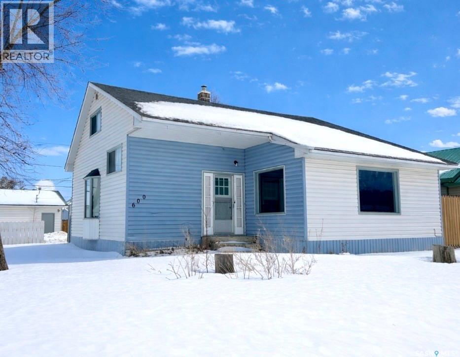 600 Maple Road W, Nipawin, Saskatchewan  S0E 1E0 - Photo 1 - SK027858