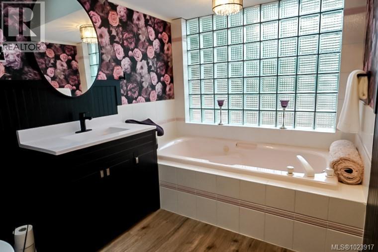 511 Panorama Pl, Parksville, British Columbia  V9P 1A4 - Photo 46 - 1023917