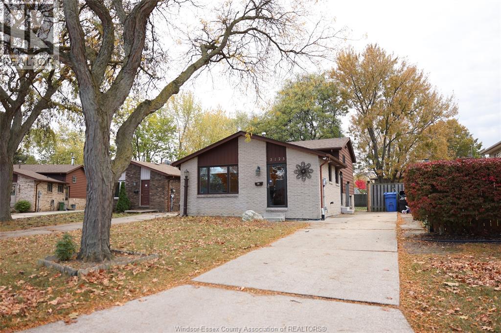 MLS# 26002619: 3125 LOCUST COURT, Windsor, Canada